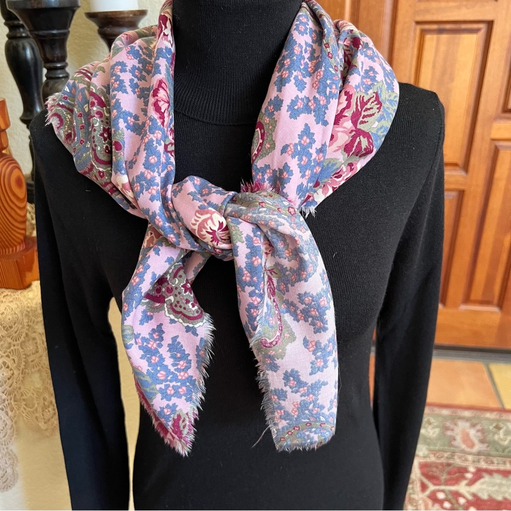 Vintage  100% Rayon Mauve Blue Floral SCARF~RAY STRAUSS 36” Square